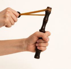 LANCE-PIERRE EN BOIS (SLINGSHOT)